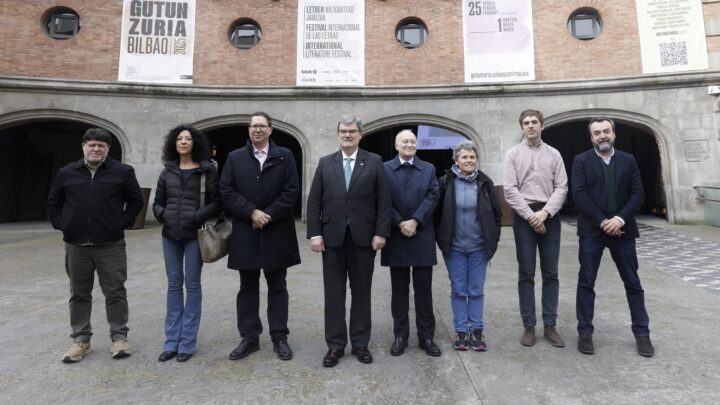 Leila Guerriero e Itxaro Borda, galardonadas con el Premio BBK Gutun Zuria 2025