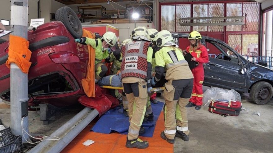 Bomberos de Bizkaia celebran su campeonato anual de rescate en accidentes de tráfico