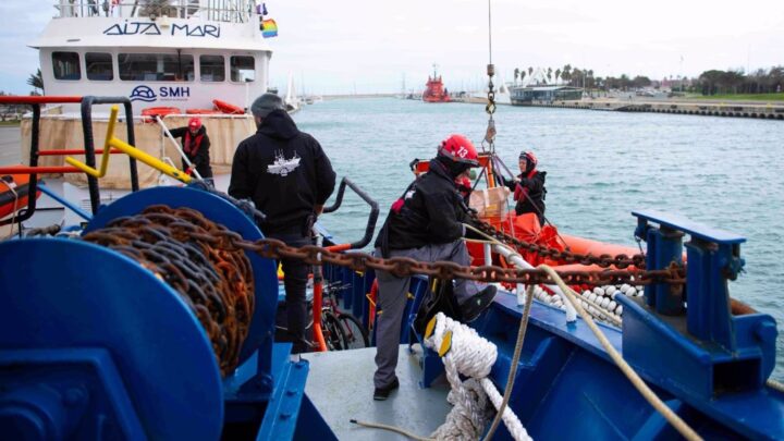 El Aita Mari zarpa desde Valencia hacia el Mediterráneo en su 15ª misión