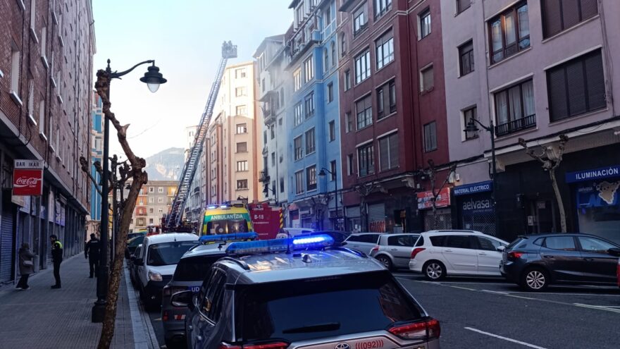 Fallece una mujer en el incendio de la calle Labayru en Bilbao