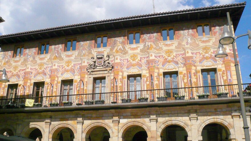 El Ayuntamiento de Durango denuncia el lanzamiento de botellas a la Policía Local