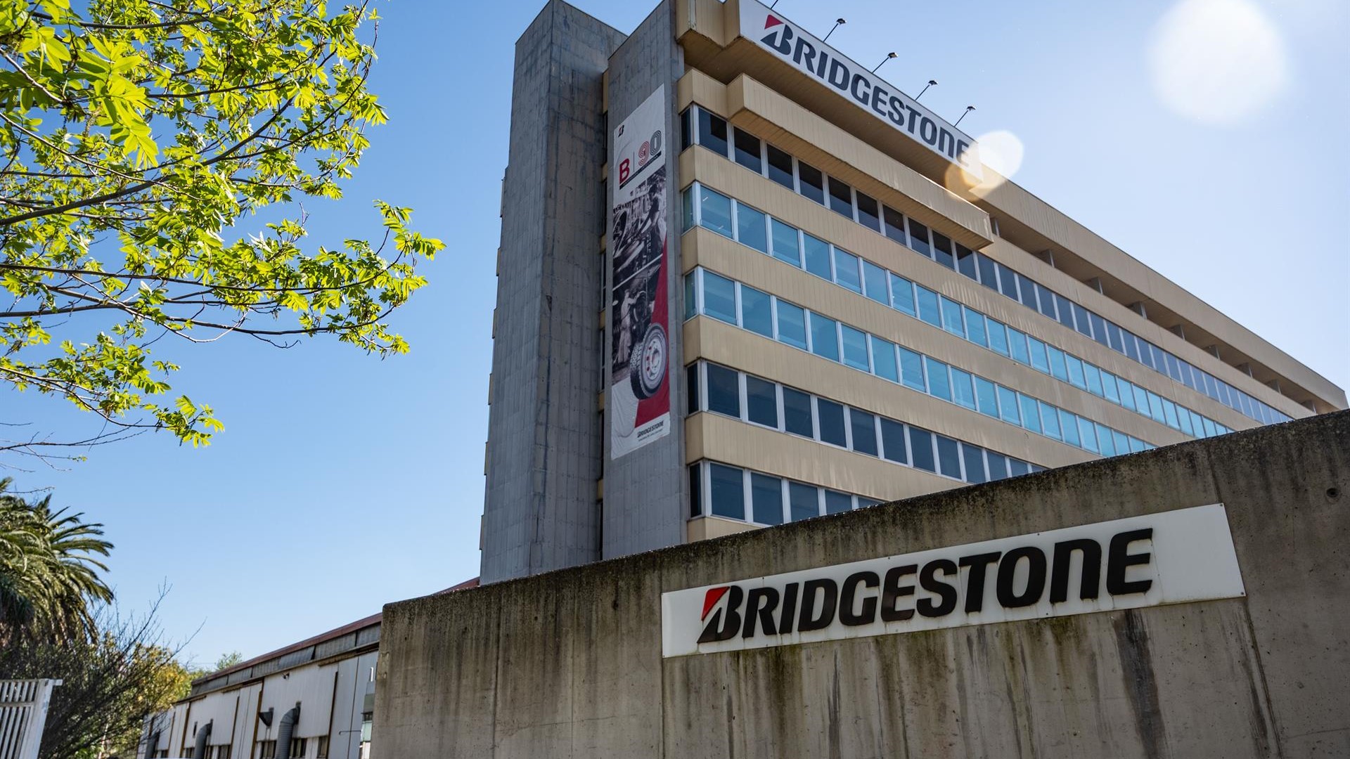 Trabajadores de Bridgestone Basauri paran la producción el primer día ...