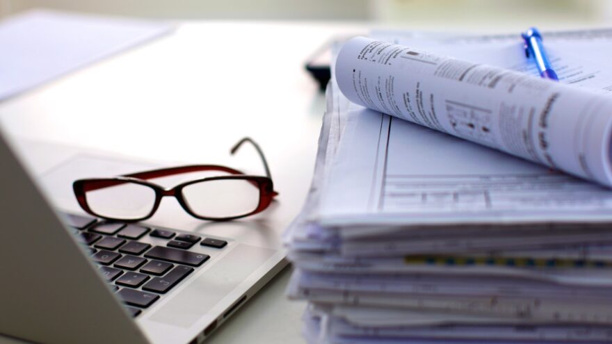 Separación y gestión eficiente de documentos extensos en redacciones locales
