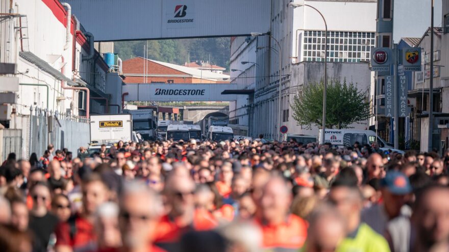 300 trabajadores de Bridgestone se concentran en la embajada de Japón en Madrid