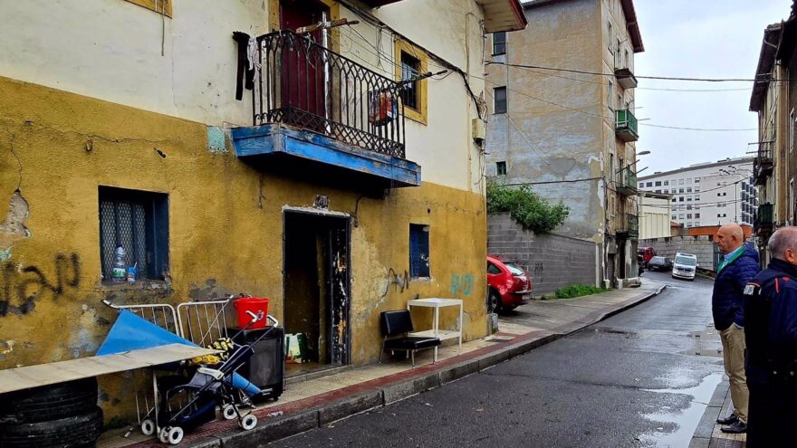 Desalojada una vivienda «okupada» en Burtzena, Barakaldo, tras años de denuncias