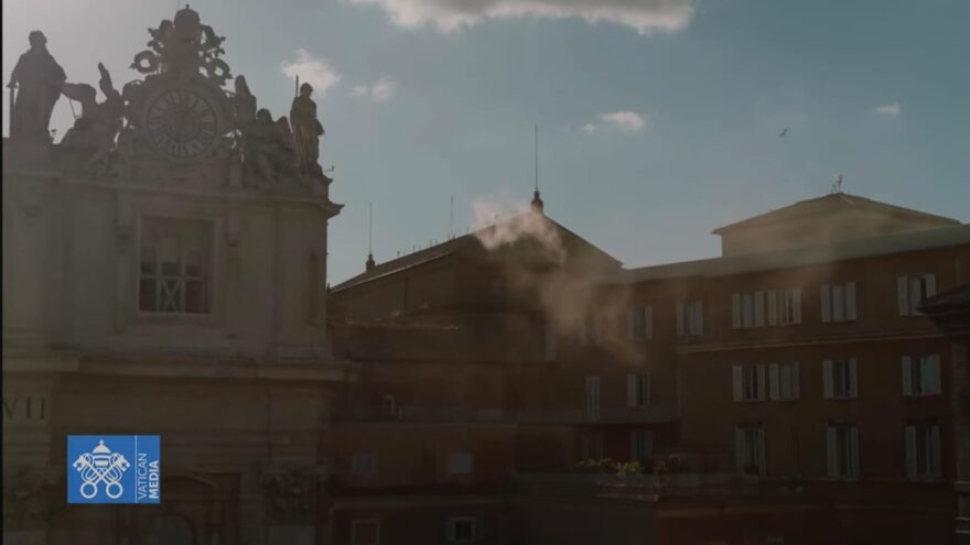 ¡Fumata blanca! La Iglesia tiene nuevo Papa