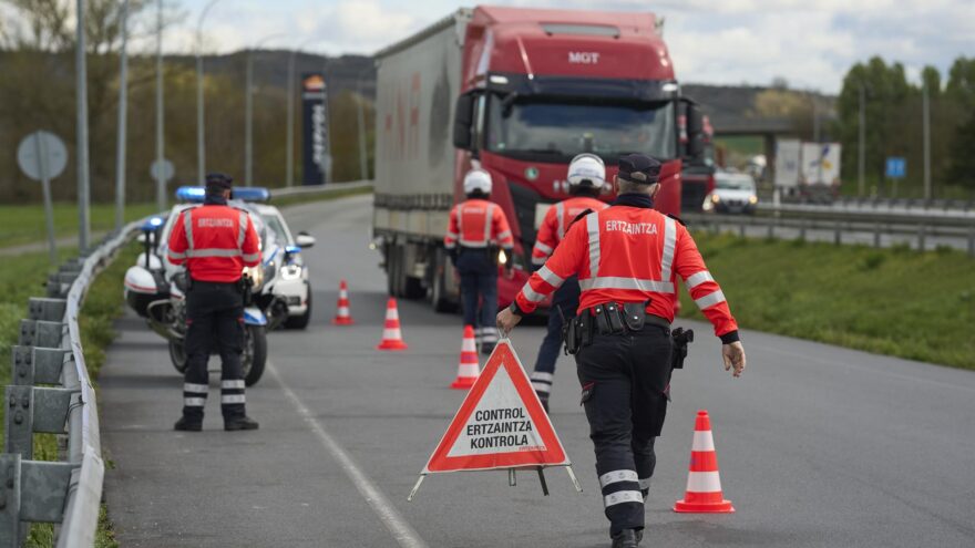Control intensivo de mercancías peligrosas y sobrepeso de camiones en Euskadi