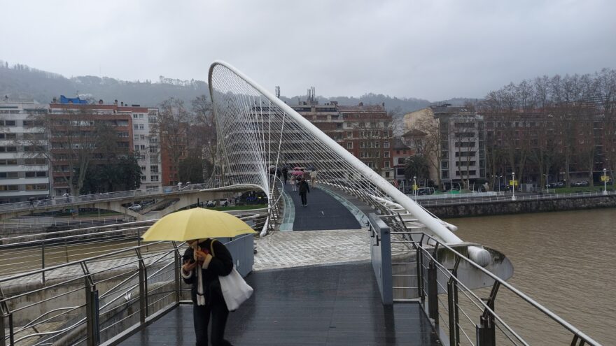 Un paseo bajo la lluvia por el Zubizuri