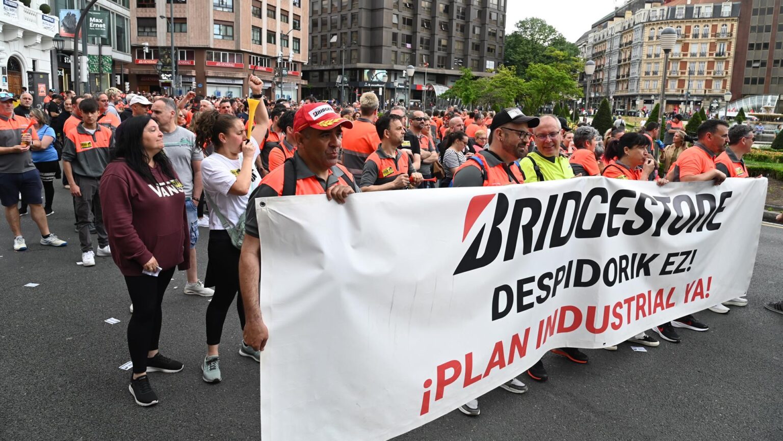 Nueva jornada de huelga en Bridgestone Basauri con seguimiento total