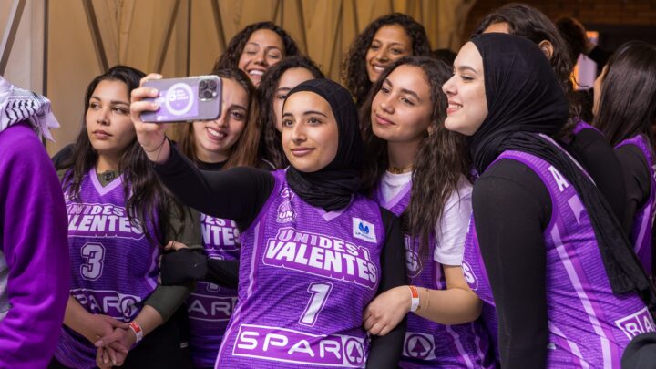 El padre que fundó un equipo de basket para salvar a su hija: «Convirtió una cancha en un espacio de liberación»