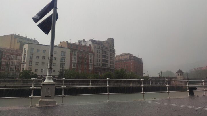 El tiempo este lunes en Bizkaia: nubes, chubascos y tormentas