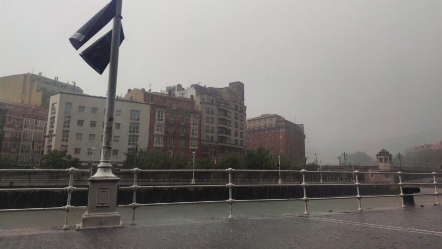 El tiempo este lunes en Bizkaia: nubes, chubascos y tormentas