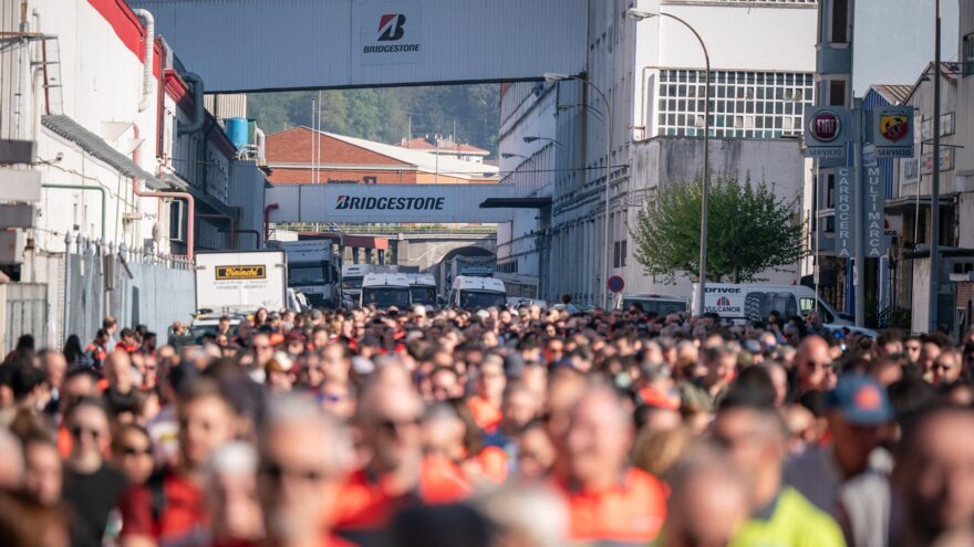Bridgestone acuerda con los sindicatos reducir en 126 los despidos por el ERE