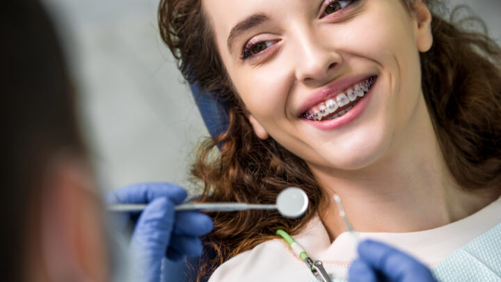 La ortodoncia no es solo estética: «Pacientes toman analgésicos años y el problema era una mala mordida»