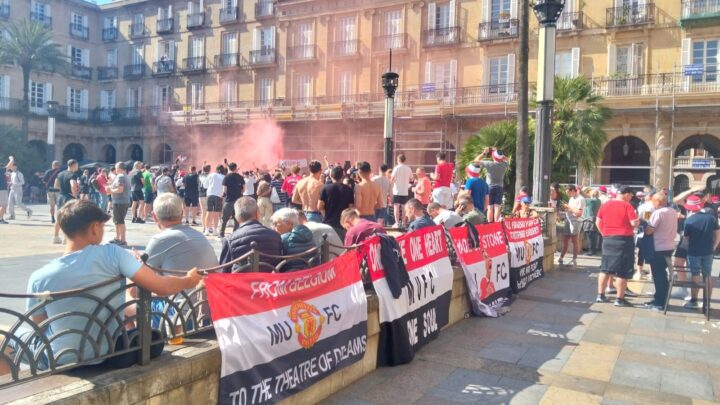 Ya están aquí: los aficionados del Tottenham y del Manchester United comienzan a llegar