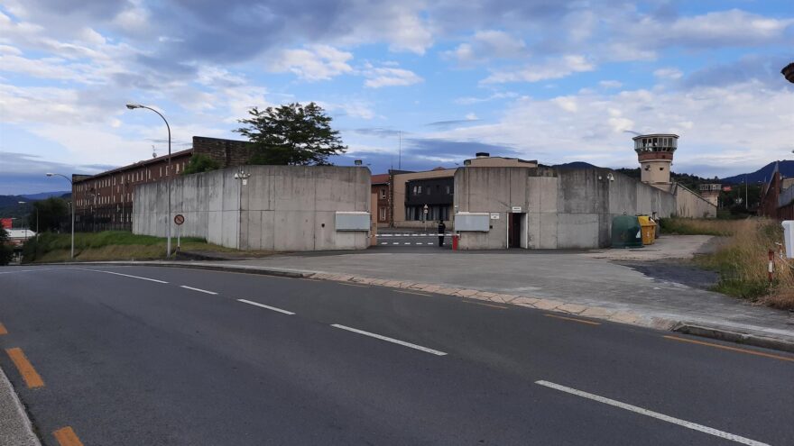 Muerde a un hombre para robarle el reloj en Sopela y acaba en prisión