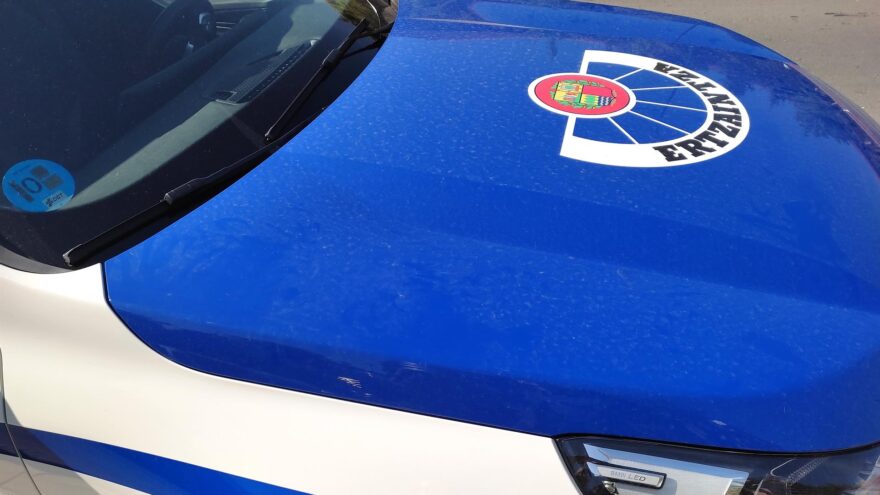 Detenido en Derio por intentar forzar un cajero automático con una llave especial