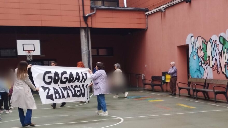 🅱️ Emotivo minuto de silencio en Bilbao por la menor asesinada en Larraskitu