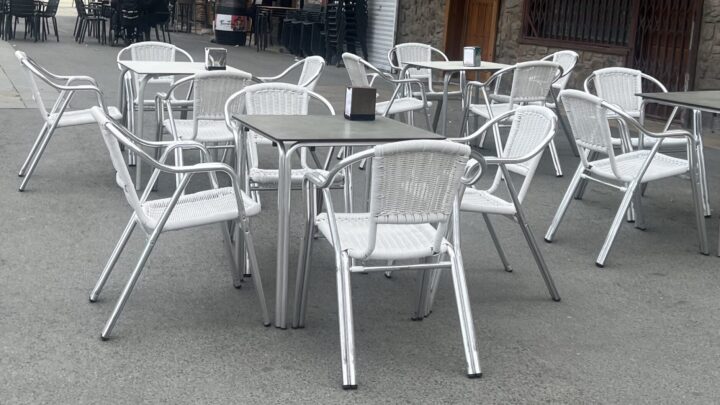 Ondarroak onartu du behin-behinean terraza ordenantza berria