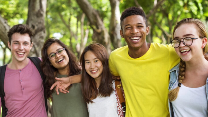 ¿Si todos tus amigos se tiran por un puente te tiras también? «Es fundamental llegar a la adolescencia con autoestima»