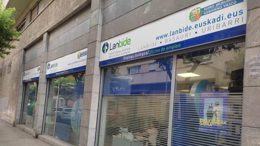 Euskadi asumirá los trámites laborales para personas extranjeras