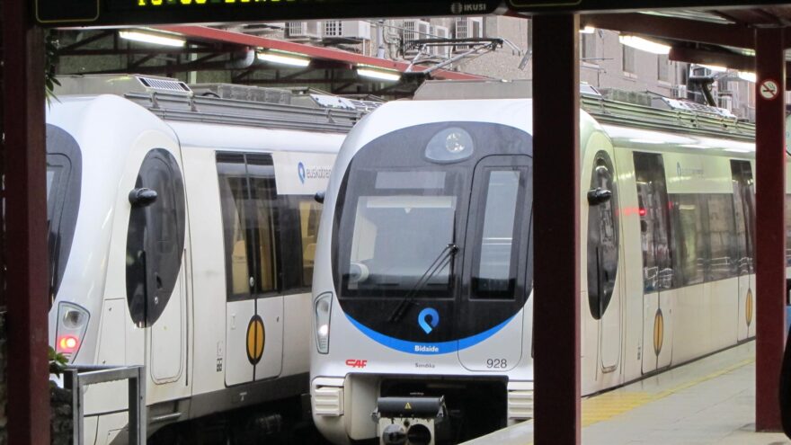 Trenes nocturnos de Euskotren por San Juan en Sondika