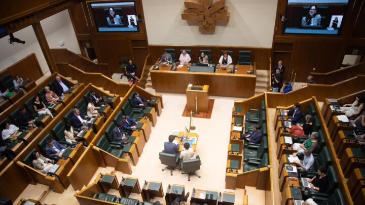 El Parlamento Vasco pide avanzar en la «dignificación» de las víctimas del franquismo