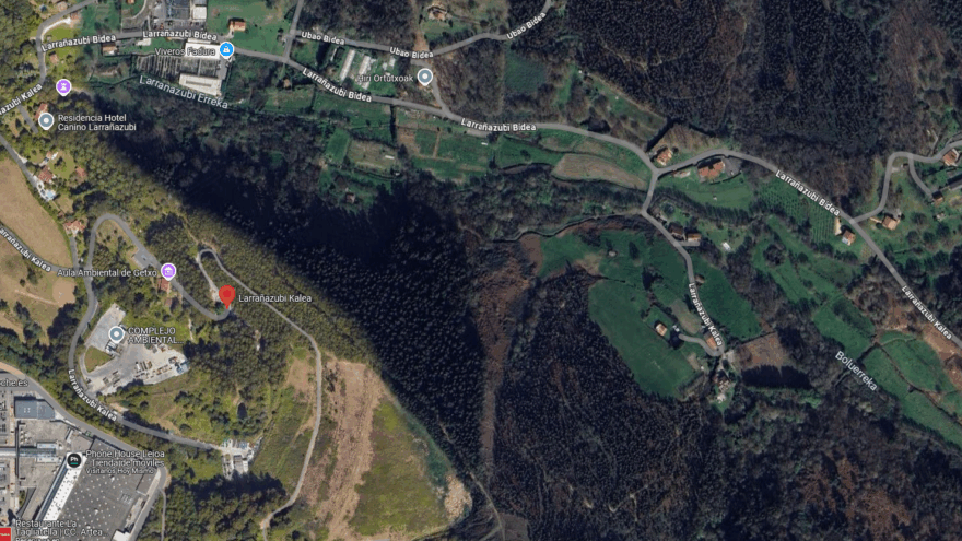 Getxo desmantela un campamento en Larrañazubi por seguridad y riesgo ambiental