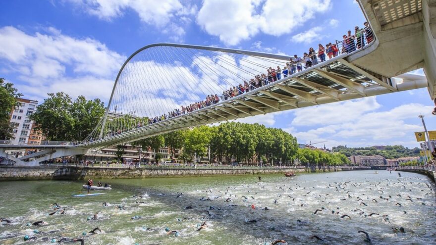 Este sábado el Bilbao Triathlon y los conciertos de Bilbao BBK Ría supondrán varios cortes de tráfico
