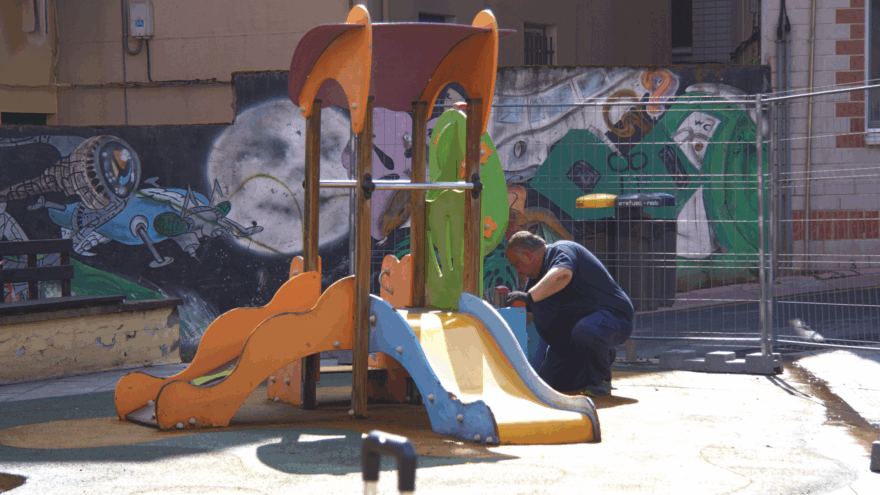 Santurtzi aprovecha el verano para renovar sus parques infantiles