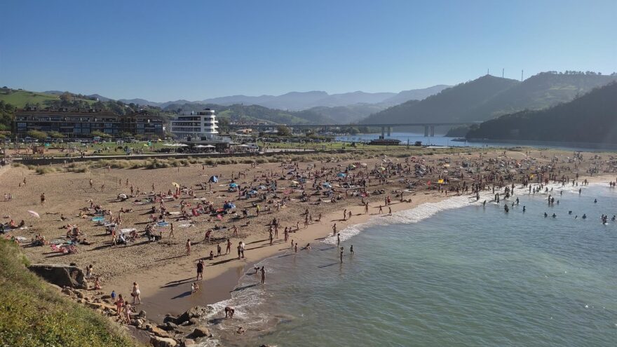 El calor extremo se instala en Euskadi: aviso amarillo hasta el martes