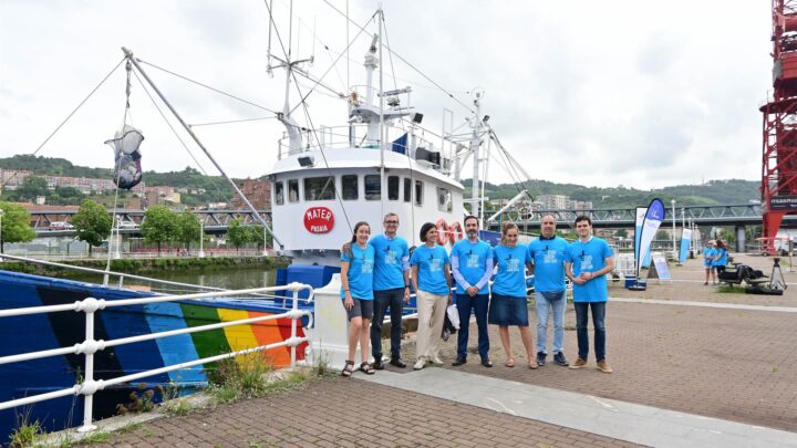 El barco museo ecoactivo Mater inicia la travesía ‘Zero zabor uretan’ contra la basura de los mares