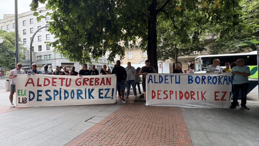 Trabajadores de Aldetu protestan contra el ERE que supondría el despido de 28 trabajadores