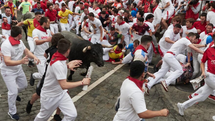 Los Miura cierran los encierros de San Fermín con una carrera rapidísima y limpia