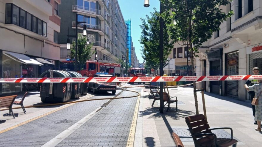 Una fuga de gas en la calle Máximo Agirre obliga al desalojo de viviendas entre Rodríguez Arias y Pozas