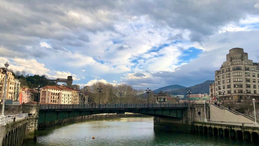 Nubes abundantes y descenso de las temperaturas este viernes