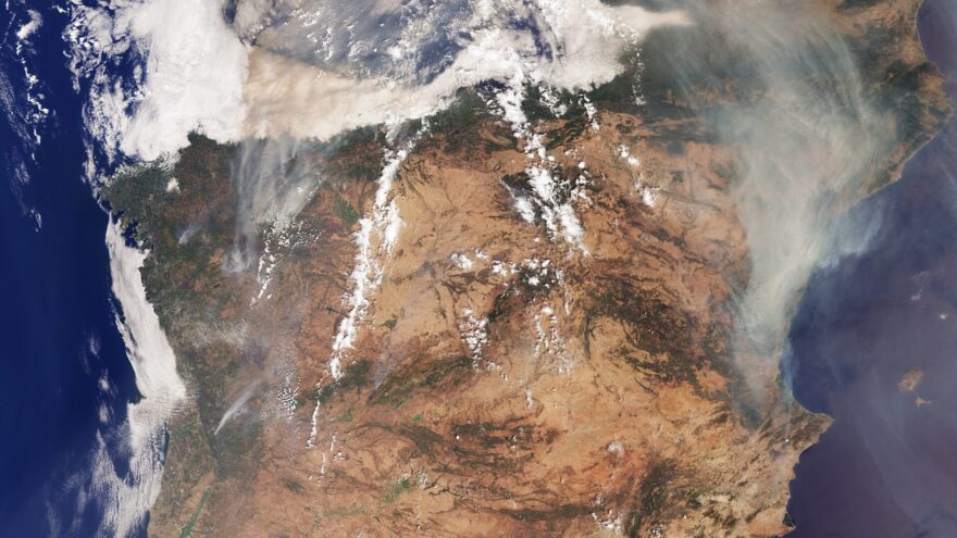 Los satélites de la Agencia Espacial Europea captan el avance de los incendios en la península