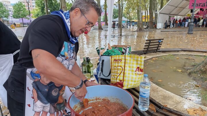 La lluvia no respeta al sukalki: buena carne chof-chof sin olla exprés y nada de «pastillitas»
