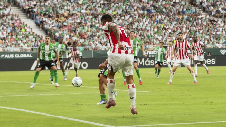 ⚽ Bacalao en propia de Marc Bartra tras revisión del VAR | Real Betis 1-2 Athletic Club