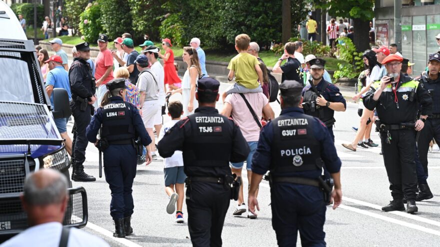 La etapa de la Vuelta en Bilbao termina a 3 km de meta por las protestas contra Israel