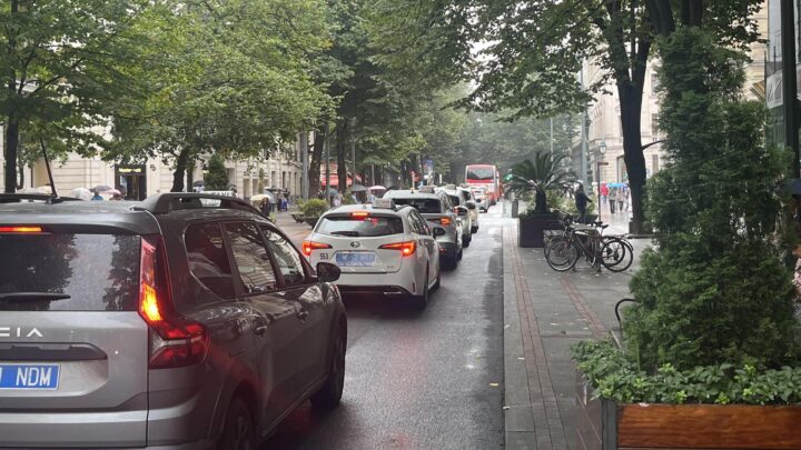 Más de 400 taxis vascos reclaman en Bilbao un mayor control sobre los VTC