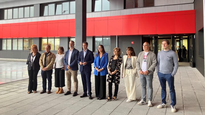 Etxebarri arranca el curso escolar en su nuevo centro con la presencia del Lehendakari