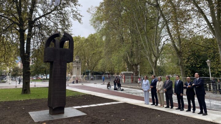 La escultura ‘Elogio del hierro III’ de Eduardo Chillida regresa a Bilbao casi 30 años después