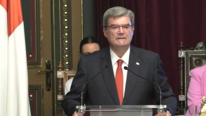Aburto llama a la colaboración y rechaza «formas ajenas» en el debate municipal