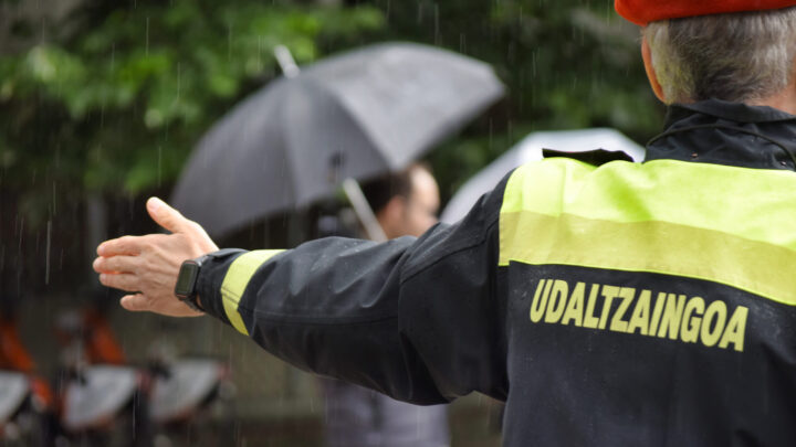La Policía Municipal de Bilbao activa una campaña de control de taxis y VTC