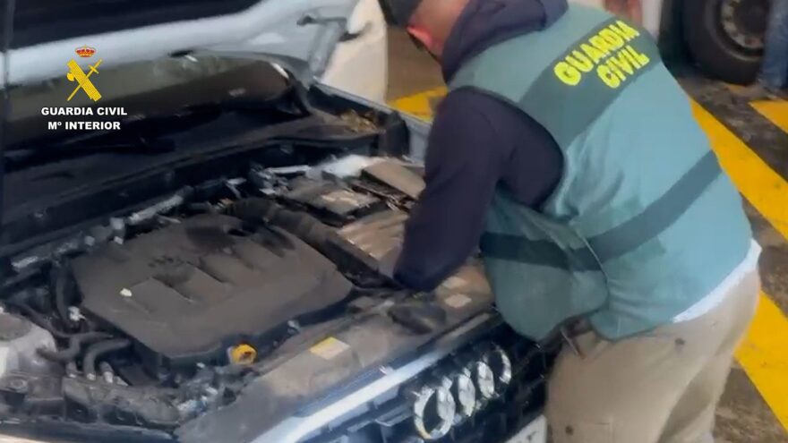 Detenido en Bizkaia un vecino de Pontevedra con dos kilos de cocaína ocultos en un coche
