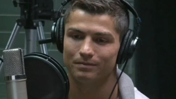 Los futbolistas que se lanzaron a cantar: el espacio de radio que NO querías oír