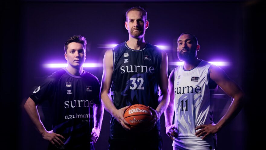 Presentada la nueva camiseta del Bilbao Baket