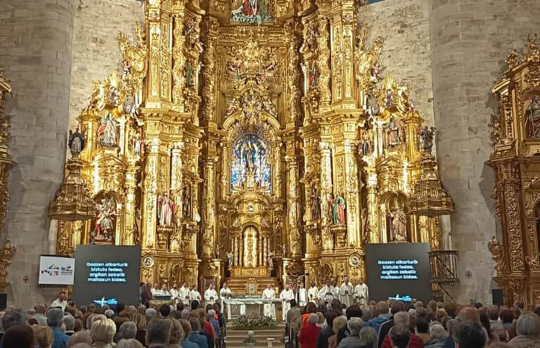 Cerca de mil personas llenan Elorrio en el Goazen 2025