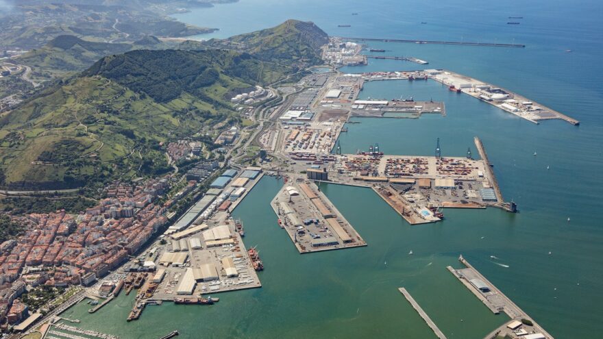 Explosión en una empresa del Puerto de Bilbao deja cinco trabajadores heridos